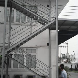 Những ưu và nhược điểm của cầu thang làm từ sắt thép